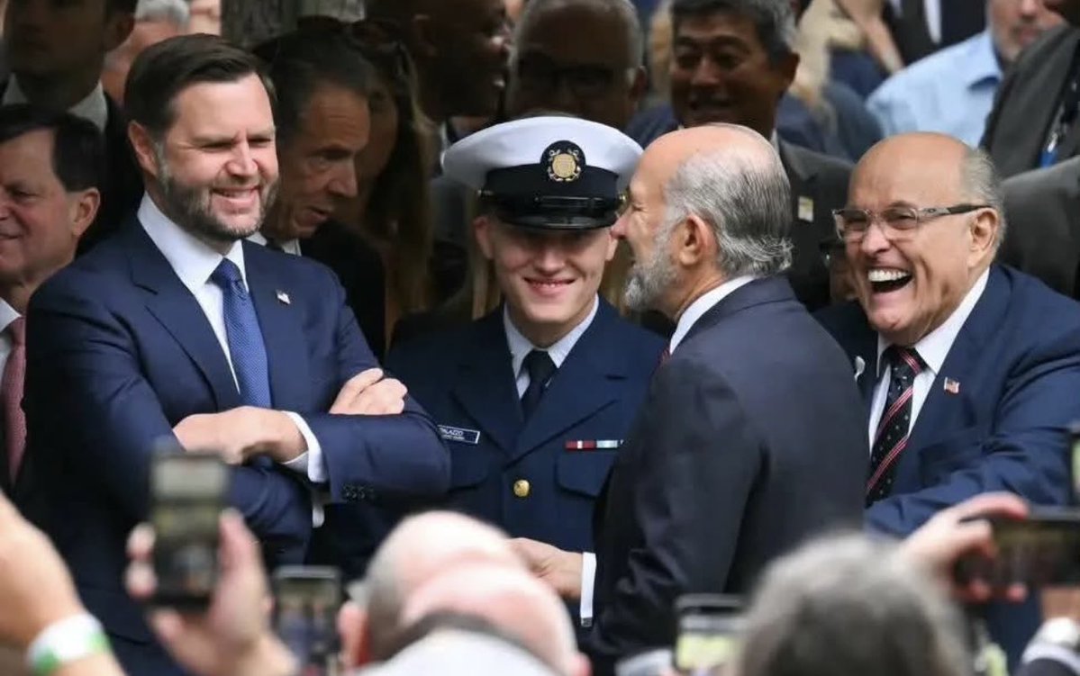 JamieBonkiewicz's tweet photo. I can’t believe AOC and Mamdani had the fucking audacity to smile at the 9/11 memorial. https://t.co/afeW1m6FcB