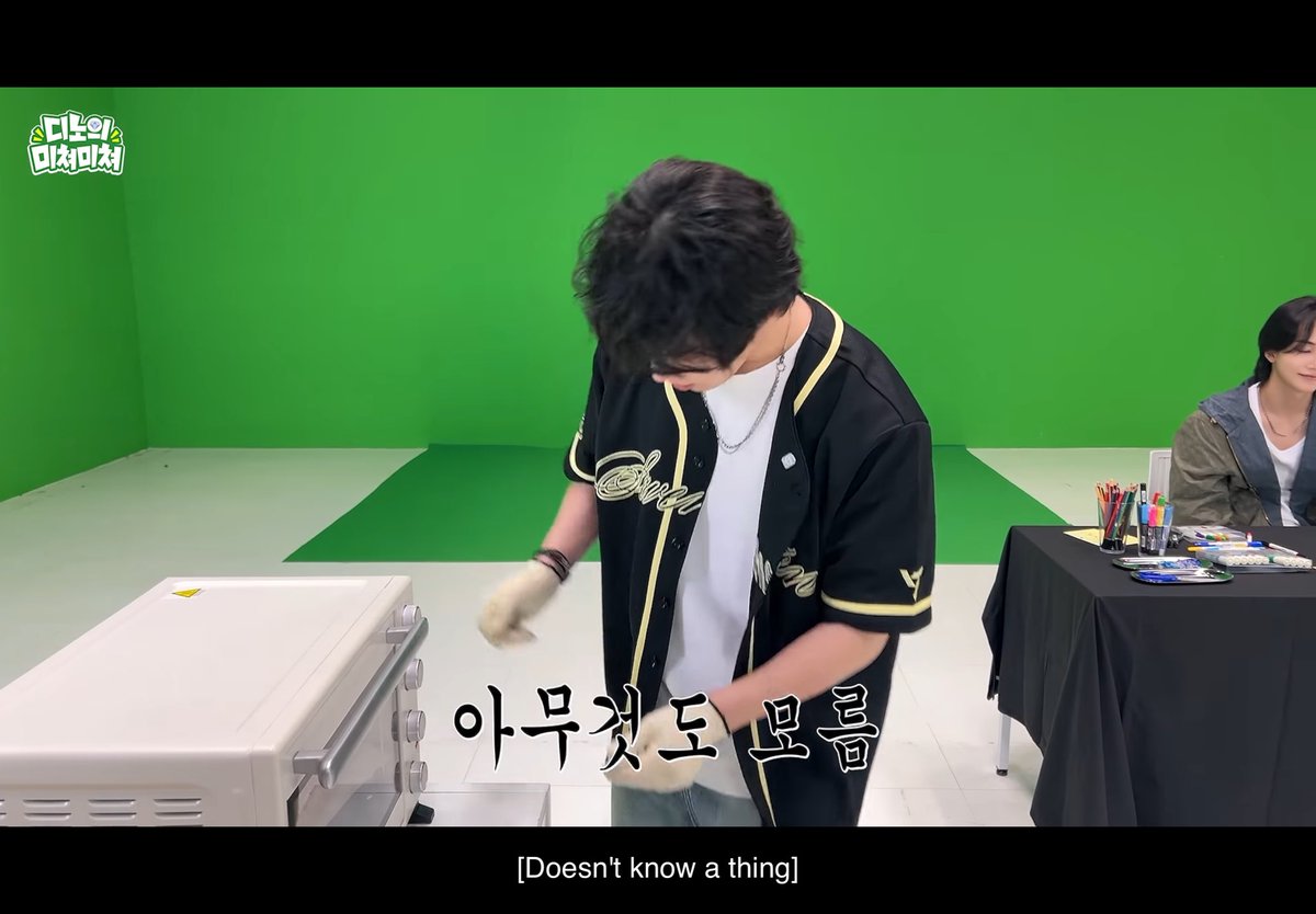feat_jww's tweet photo. dino really has a survival skills of a fish im cryingg https://t.co/00OLuGyFid