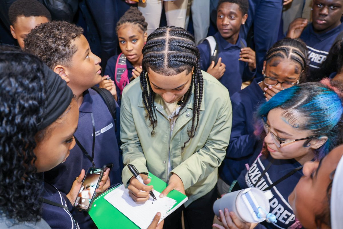 mass4charters's tweet photo. WNBA player Taina Mair used to walk the Roxbury Prep halls. Last week she came back! 🏀

A good reminder of where some journeys start. @uncommonschools

https://t.co/hJqMpn9seB https://t.co/aVYYYuaKVC