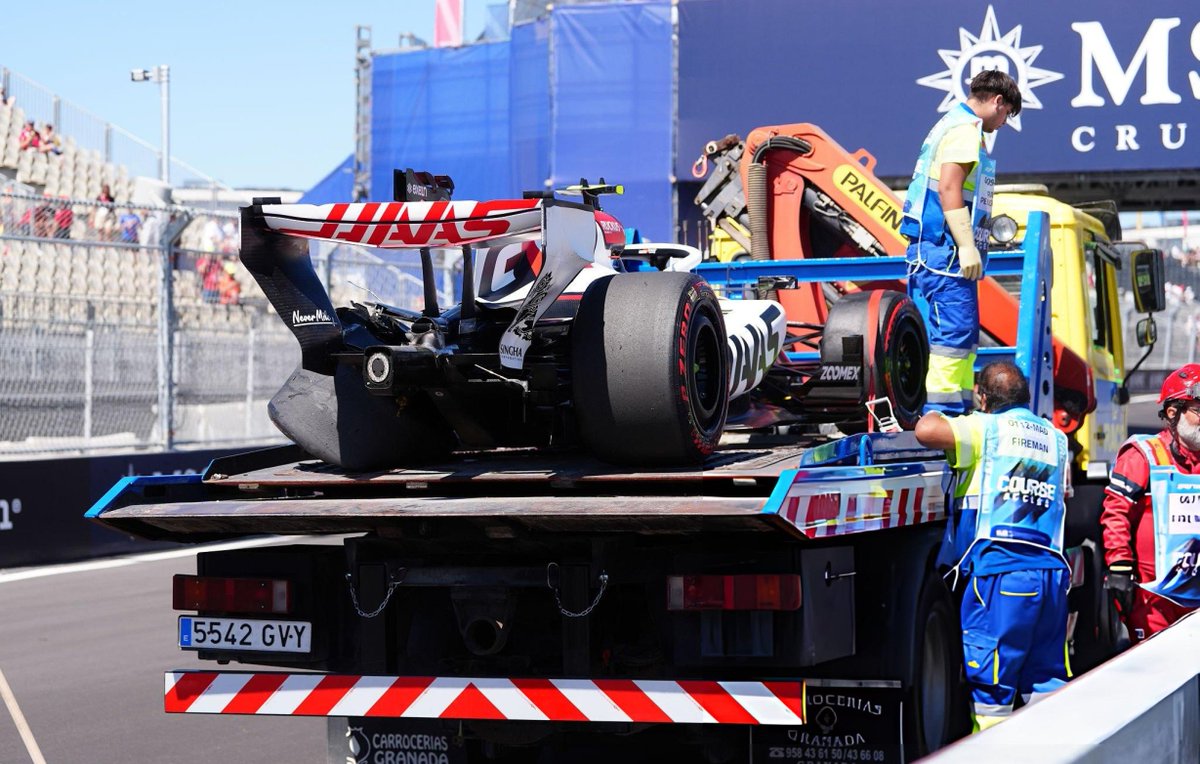 f1speed_indo's tweet photo. Konfirmasi dari Haas:

Oliver Bearman tidak ikut kualifikasi. Kerusakan mobilnya terlalu parah untuk diperbaiki tepat waktu. https://t.co/HtKfNyPyD2