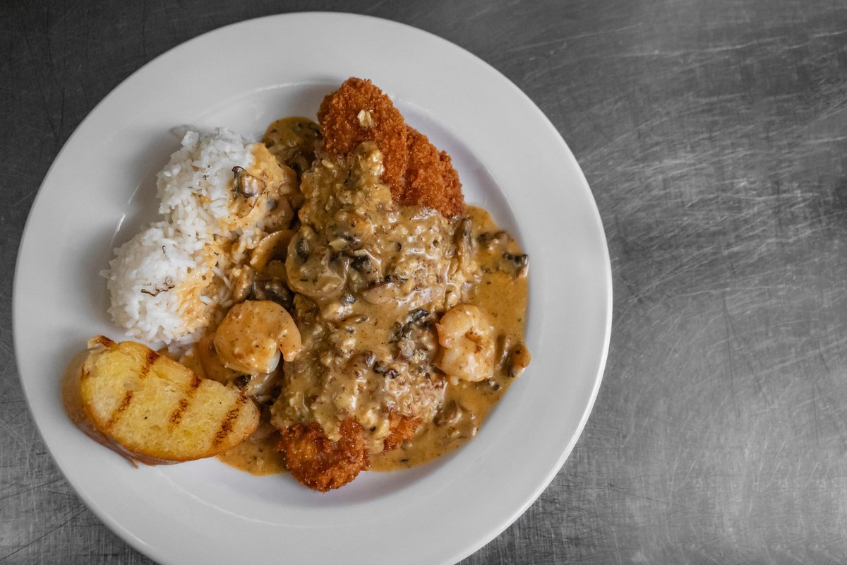Taytros's tweet photo. Graham's Pontchi Catfish TG brings crispy panko crusted catfish together with a creamy Dijon shrimp and mushroom sauce, all served over white rice for a rich, comforting bite that keeps Cajun flavor front and center 😋🐟 #TaytrosBarAndBistro #CatfishLovers #CajunCreole https://t.co/mXp3c9Y1zv