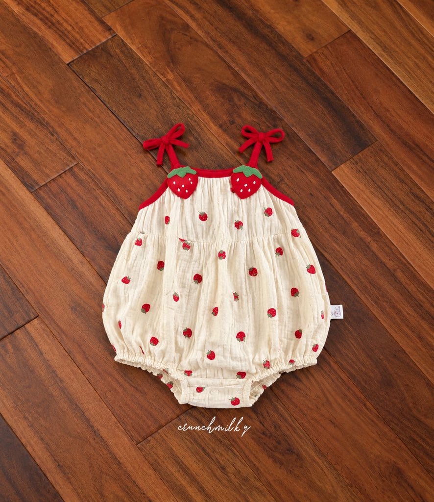 crunchmilky's tweet photo. baby girl + outfit gemes = kombinasi yang bikin dompet menjerit 😭🎀￼ https://t.co/QTgFUrltNU