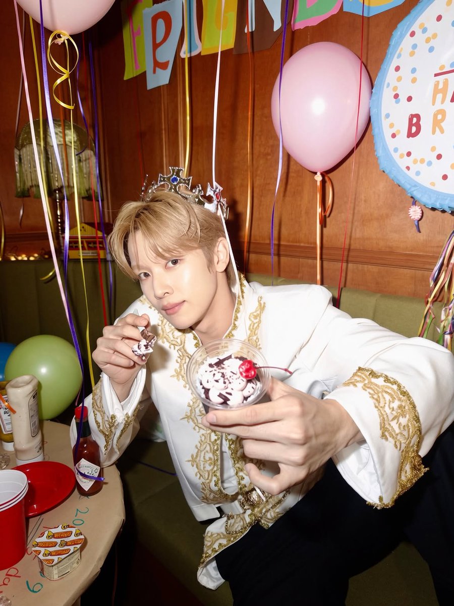 riizepage_idn's tweet photo. drop the hashtags!

HAPPY SUNGCHAN DAY

#25BloomWithSungchan
#나는사실성찬생일을정말축하해 https://t.co/KSg775vchg