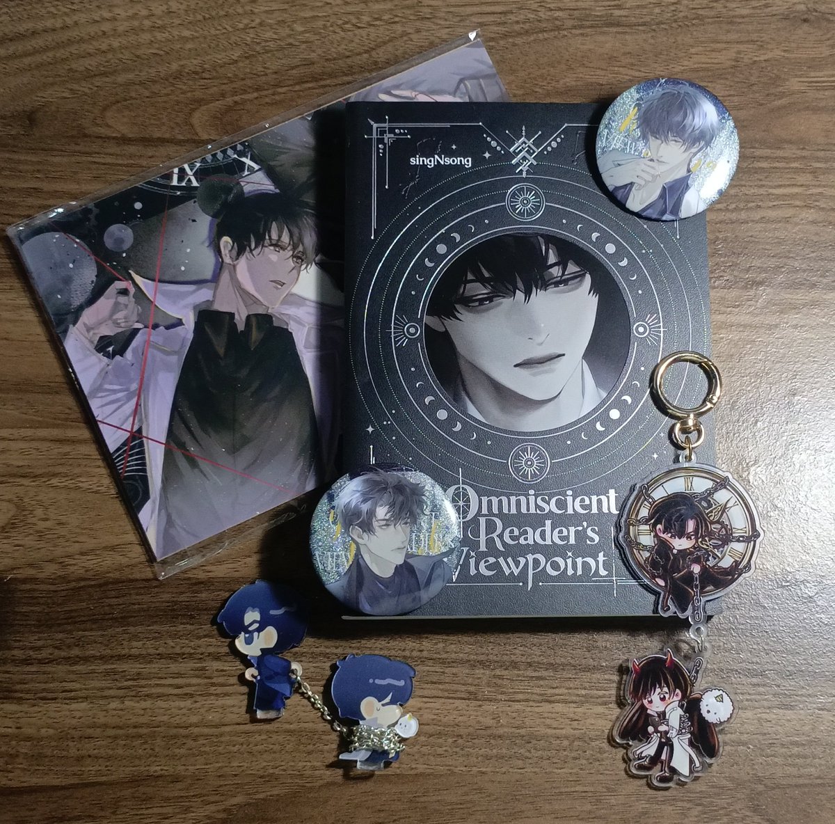 chifanitachi's tweet photo. My parents' stuff #joongdok 
Cuz i'm a proud child of a depressed regressor and a suicidal reader 🖤🤍 https://t.co/pF9vTZIRAF