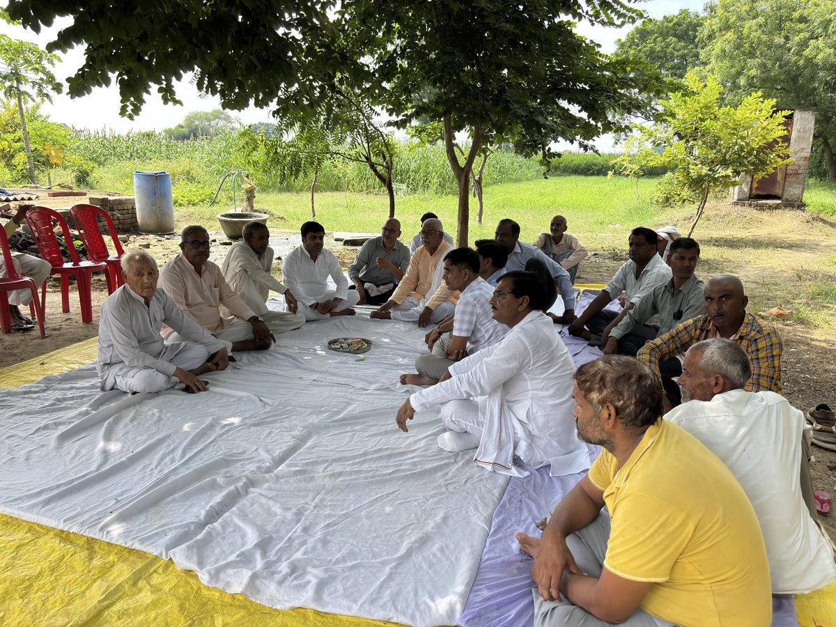 Samajwadi_mpi's tweet photo. आज मा. विधायक श्री तेजप्रताप सिंह यादव जी ने ब्लॉक करहल के नगला भदौरिया, गढ़िया, जौथरी, मानिकपुर असरोही, अतिगुल्लापुर, कंचनपुर, महुटी, लदपुरा, अंडनी, नगला आनंद, भटुआ, करहल नगर, कनकपुर तथा नगला पूठ में शोक संतप्त परिवारीजनों के यहाँ पहुँचकर अपनी गहरी संवेदनाएं व्यक्त की !! https://t.co/Whi3voC3pD