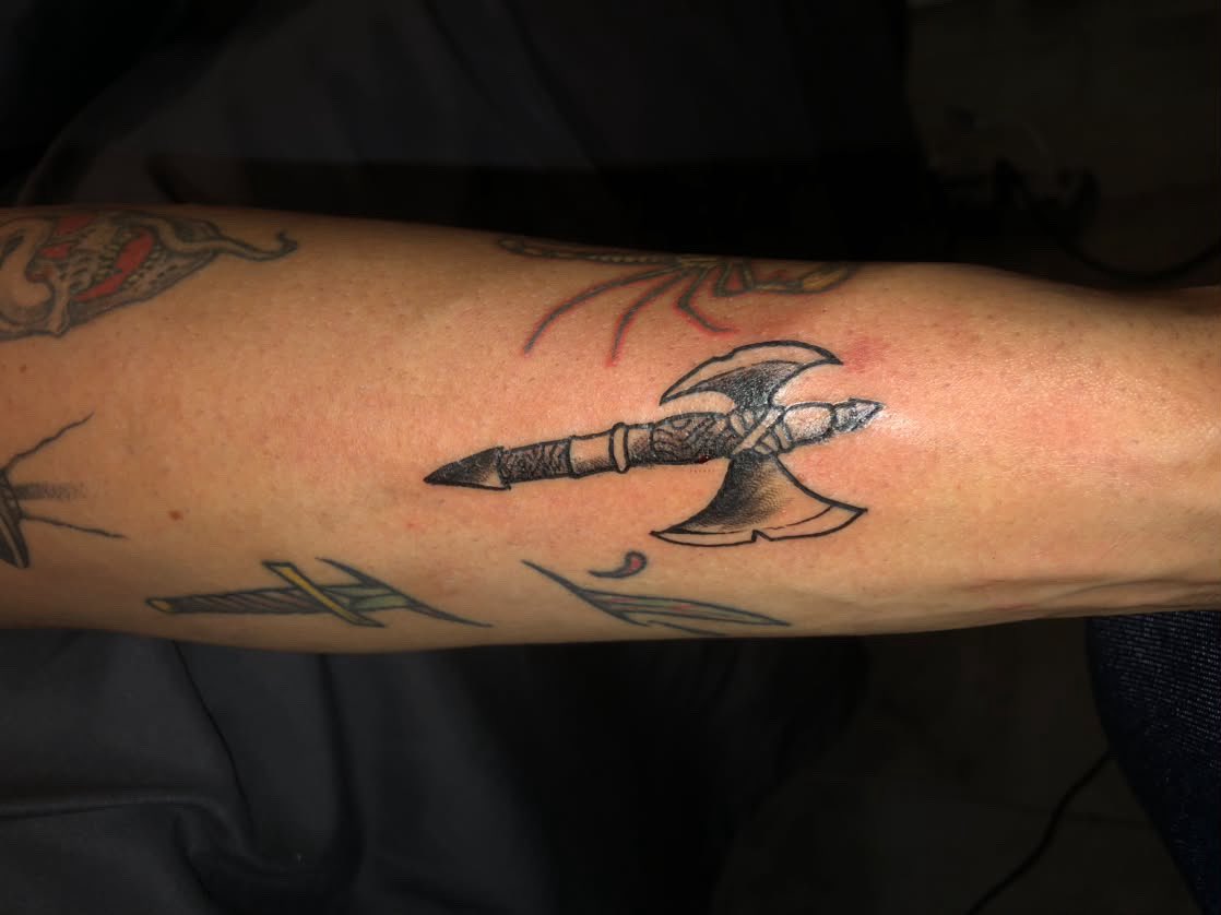 Mudfalls_'s tweet photo. Ran 3 tattoos including my elbow ditch to keep my mind busy 😂 https://t.co/A9h9dMeFBL