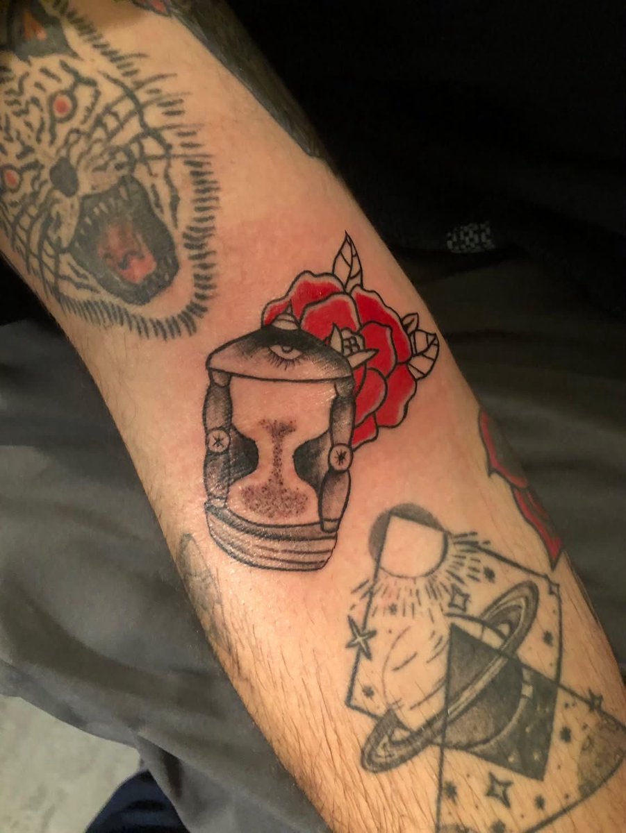 Mudfalls_'s tweet photo. Ran 3 tattoos including my elbow ditch to keep my mind busy 😂 https://t.co/A9h9dMeFBL