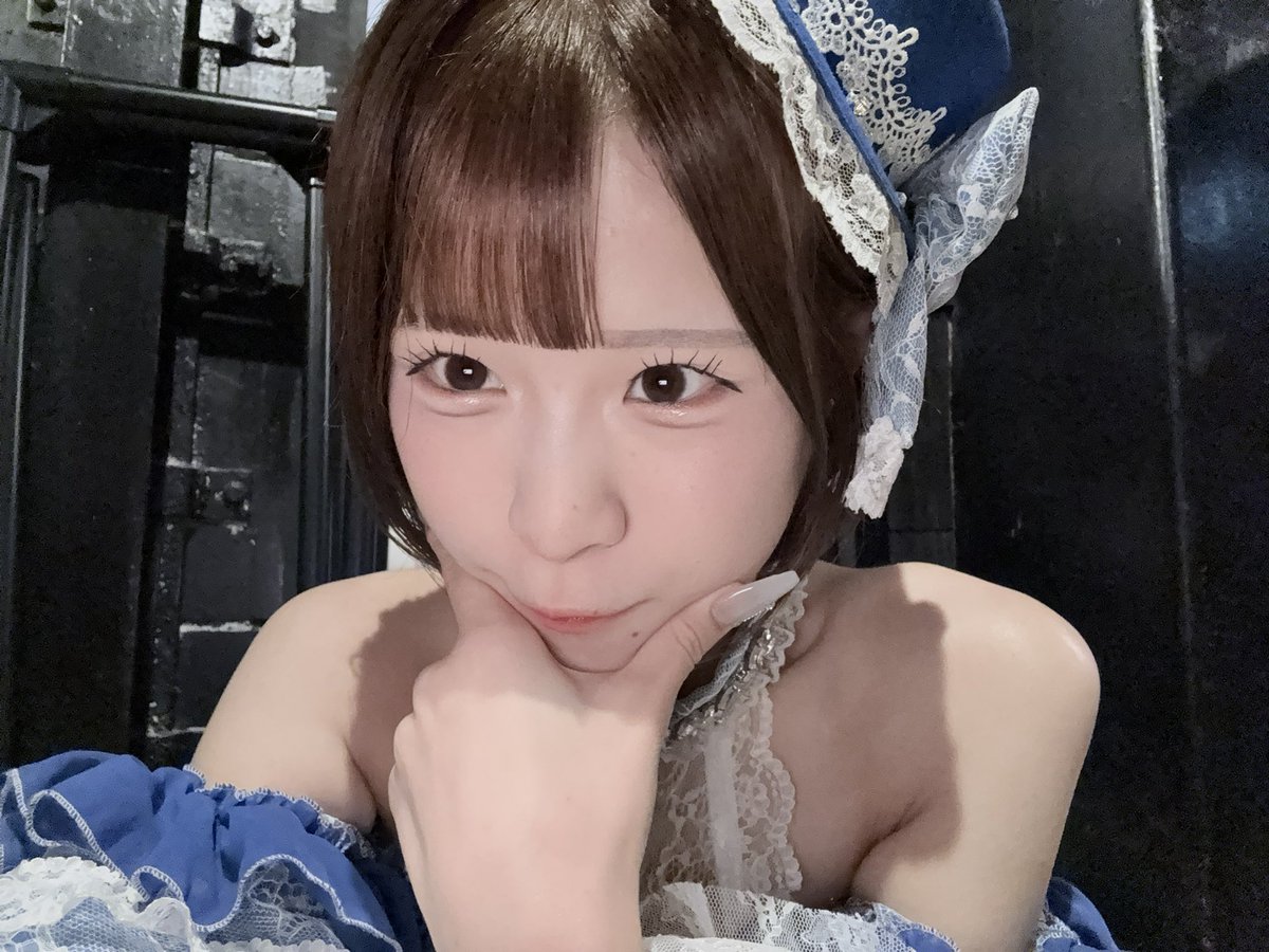 APAK1220's tweet photo. ちなみにぴーもマリーンズファンです笑笑
フラッグ渡した瞬間はしゃいでて可愛かった笑笑 https://t.co/vwj06htkXW