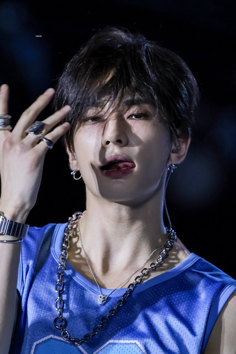 hyunjinpost's tweet photo. https://t.co/SX3sw9m2tX