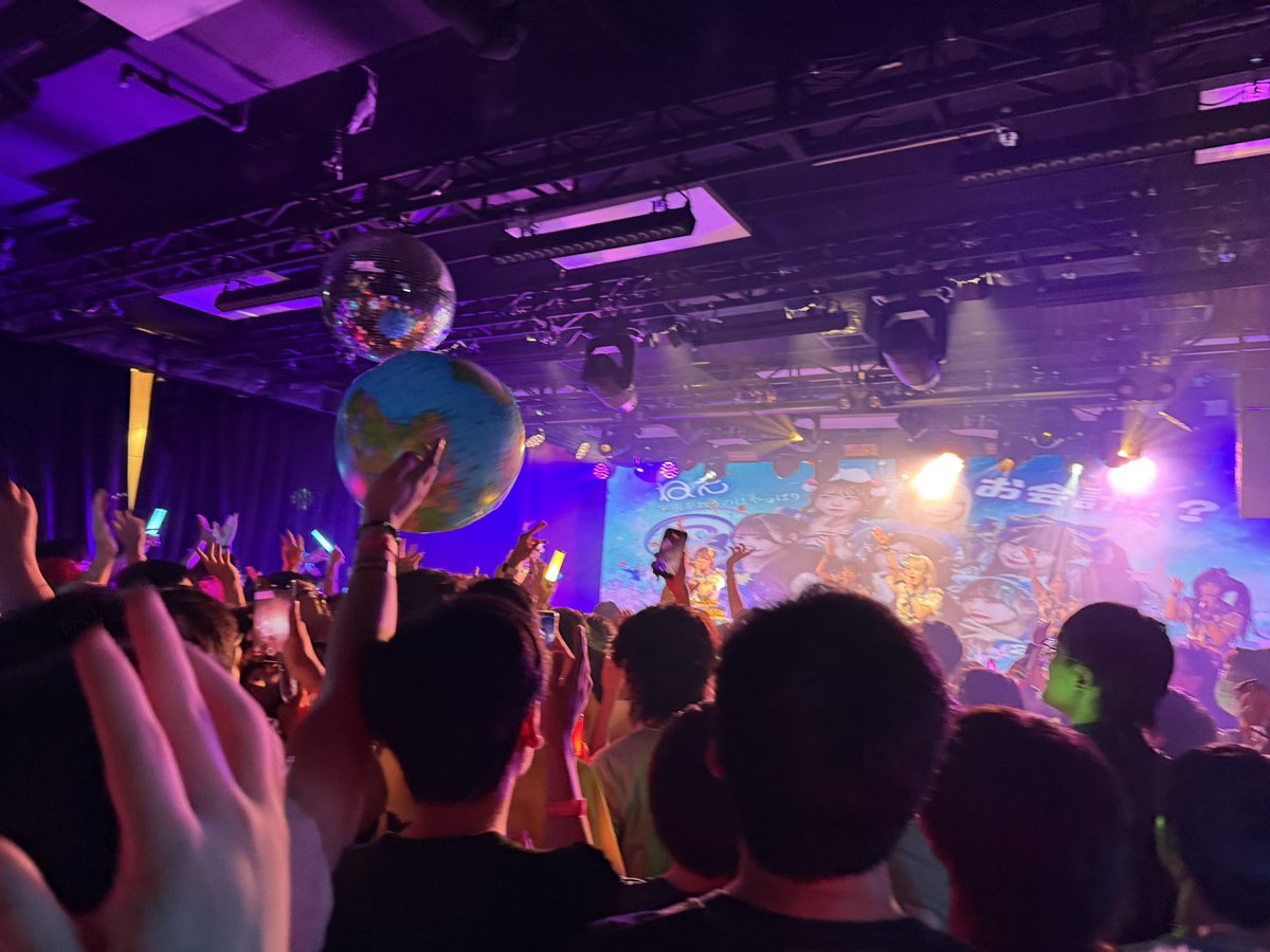 Acenutrus616's tweet photo. キラフォレのライブすごく楽しかった
みんなが「お会計」って叫んでるときに、Alipayの決済用QRコード掲げてる人がいてめちゃくちゃ面白かったwww
（全画面撮影OK） https://t.co/wLCM7wdGru