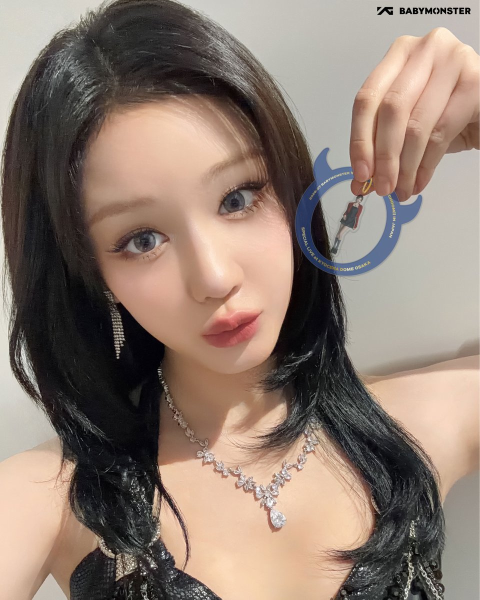 _BABYMONSTER_JP's tweet photo. [🎁] #MONSTIEZ (JP) 

°.˚⊹⁺‧┈┈┈┈┈┈┈┈┈┈┈┈┈‧⁺ ⊹˚.

　　『2026-27 BABYMONSTER
　　　　WORLD TOUR
　　 [춤(CHOOM)] IN JAPAN
　　at KYOCERA DOME OSAKA』
　　　開催記念オンラインくじ
　　　メンバーセルカ公開！

°.˚⊹⁺‧┈┈┈┈┈┈┈┈┈┈┈┈┈‧⁺ ⊹˚.
 
📅開催期間：～9/16(水)23:59

本日は、#PHARITA と #AHYEON のセルカを公開📸

C賞は、メンバーのチャームがゆらゆら揺れるミニアクリルキーホルダー✨
ぜひGETしてください！

🔗オンラインくじご参加はこちらから
https://t.co/PragFQY9N4

#BABYMONSTER_オンラインくじ 
#BABYMONSTER #베이비몬스터 #ベイビーモンスター 
#파리타 #パリタ #아현 #アヒョン #YG
