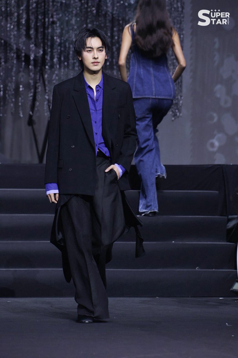 SuperstarnewsTH's tweet photo. #PROXIEGORN กับ Fashion show จากแบรนด์ EENK บนรันเวย์สุดยิ่งใหญ่ในงาน #MchoiceMintAwards2026 💚 🎬📸

#PROXIEth
#MchoiceMintAwards2026xPROXIE https://t.co/I6tEafnxUu