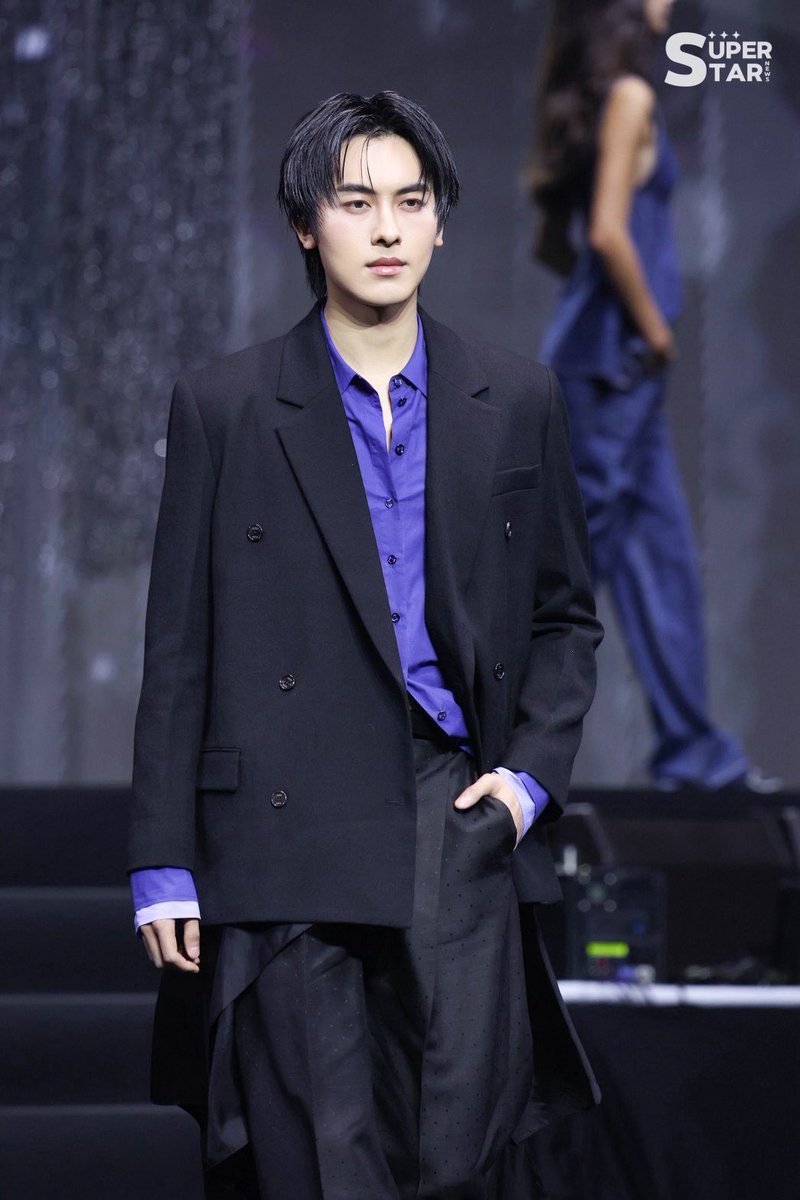 SuperstarnewsTH's tweet photo. #PROXIEGORN กับ Fashion show จากแบรนด์ EENK บนรันเวย์สุดยิ่งใหญ่ในงาน #MchoiceMintAwards2026 💚 🎬📸

#PROXIEth
#MchoiceMintAwards2026xPROXIE https://t.co/I6tEafnxUu