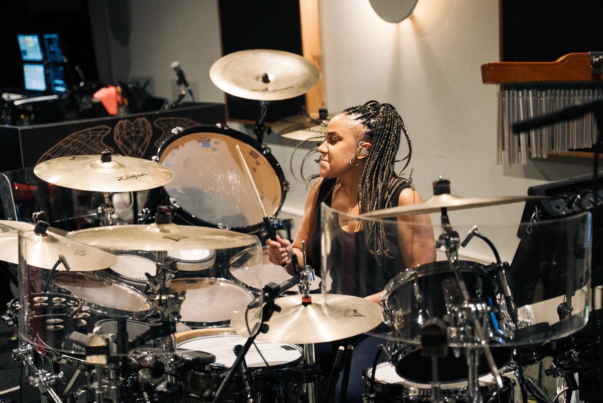 Cherissedrums's tweet photo. In rehearsals 🥁✨

So good to be back on the tubs with @simplemindscom and reunited with the band and crew! ❤️

Can’t wait to play this set tomorrow at Stirling Castle for @BBCRadio2 In The Park - it’s going to be MEGA 🙌🏽🔥

Who’s coming?! 

#simpleminds https://t.co/hd31tPPRep