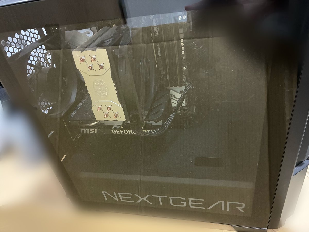 _nkluv_'s tweet photo. パソコン本体買い取ってくれる人ー！

ネットで調べるとは12万～13万前後なんで、それぐらいで買い取ってくれると嬉しいです🥹

スペックを知りたい人は、DMください！ https://t.co/K92q0kjWYl
