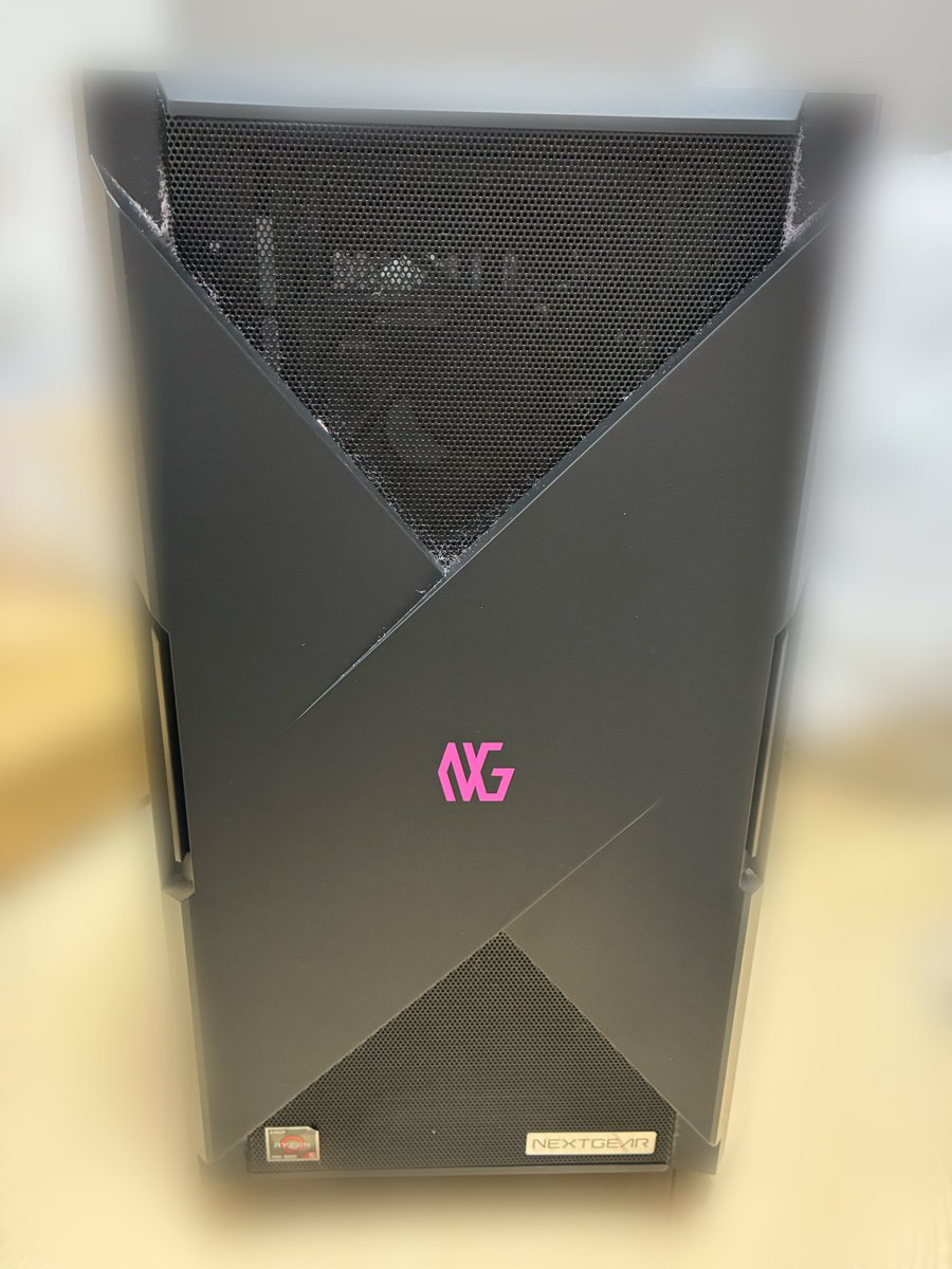 _nkluv_'s tweet photo. パソコン本体買い取ってくれる人ー！

ネットで調べるとは12万～13万前後なんで、それぐらいで買い取ってくれると嬉しいです🥹

スペックを知りたい人は、DMください！ https://t.co/K92q0kjWYl
