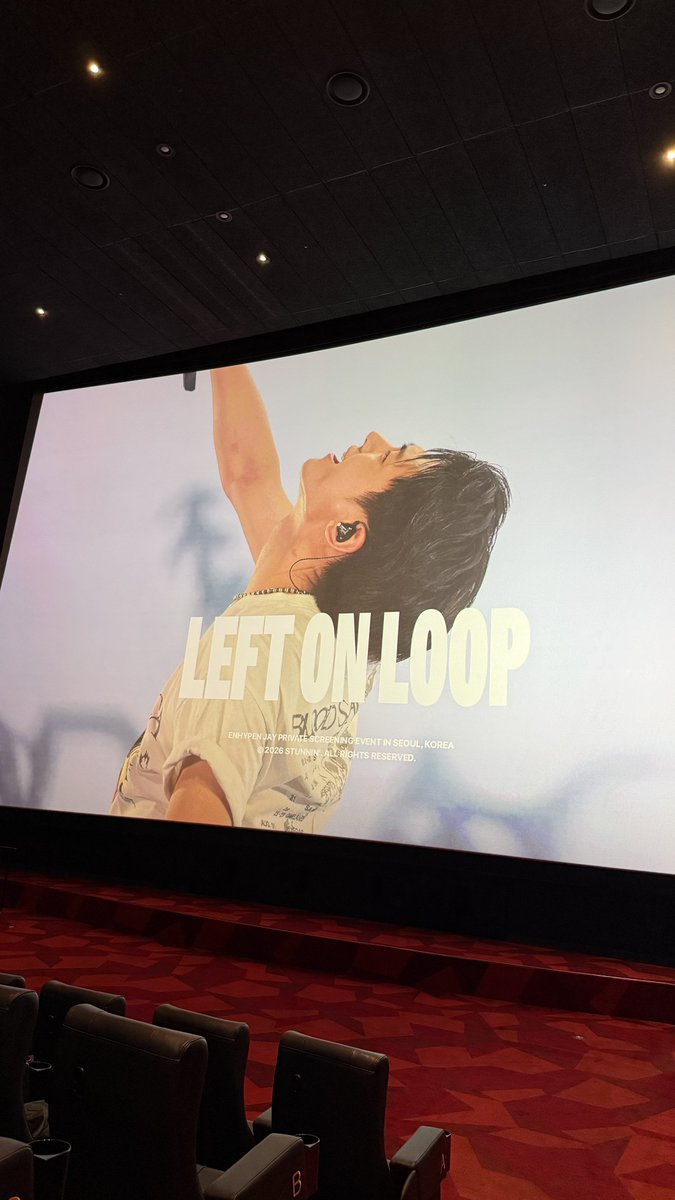 lovforjong's tweet photo. 첫 영상회를 6년간의 성장이 담긴 종성이의 모습을 볼 수 있어서 너무 좋고 행복했어요🥹
무대 위의 종성이 최고🤍🤍🤍🤍
쫑프 오백년 연장..👊🏻
스터닌님 너무 감쟈합니다🤍🤍🤍🤍

#Leftonloop https://t.co/PBGkXPs1F5