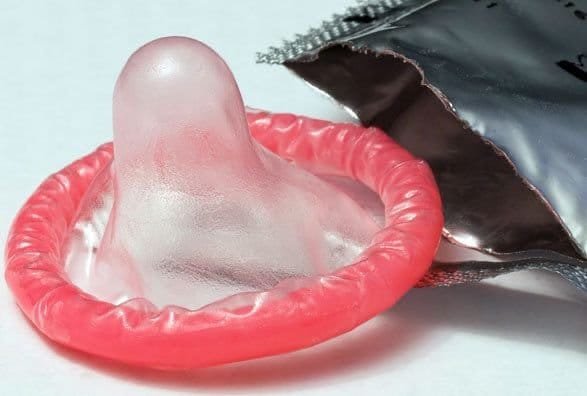 HombreEstratega's tweet photo. Si usas condón con frecuencia, estas 7 reglas pueden evitarte errores que muchos hombres cometen:

1. No te disculpes por… https://t.co/KLDWWwznTx