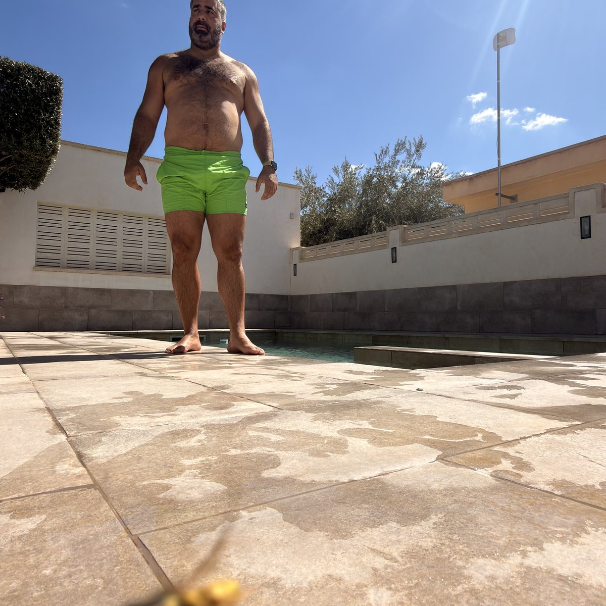 Breardof_'s tweet photo. día de piscina https://t.co/pHcyW3wJ3r