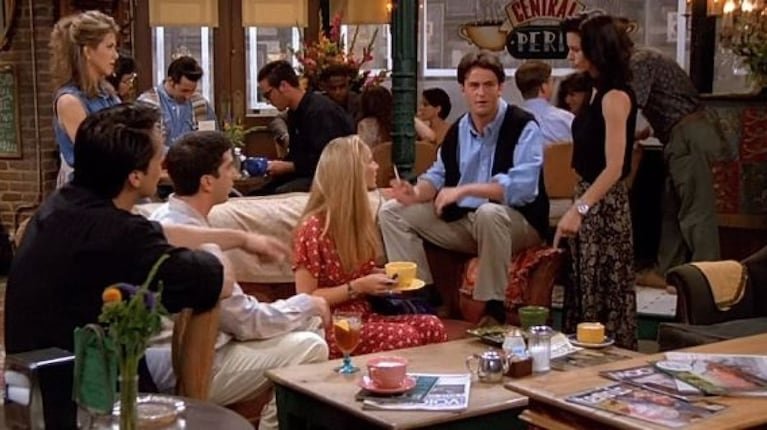 ChandlerBing_12's tweet photo. A Saturday morning spent at Central Perk >>> https://t.co/v5lxk6P2Yd