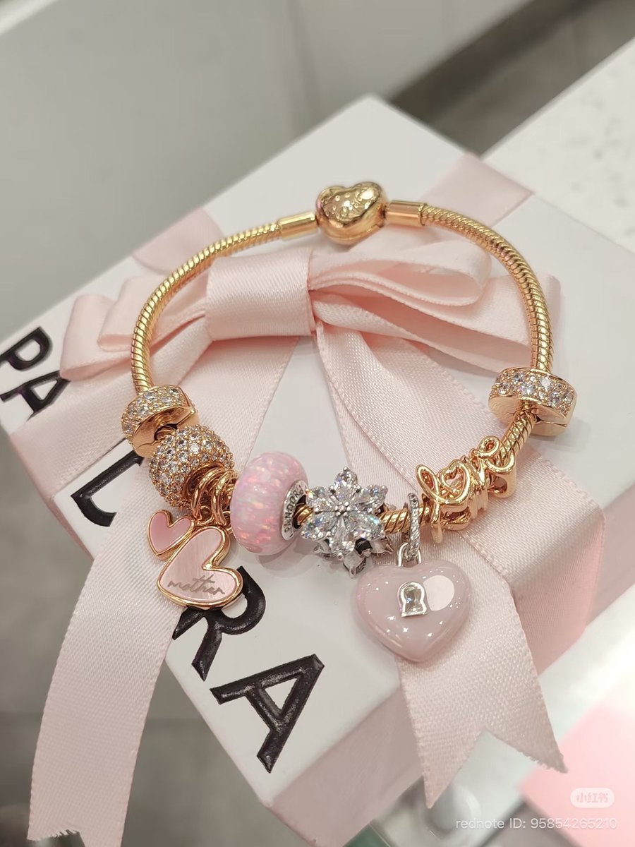ryo_chan0707's tweet photo. REDで見つけたPANDORAの可愛いチャームの組み合わせ達⬇️⬇️

友達とお揃いにしても良さそう🙂‍↕️ https://t.co/KvDsecn0Dj