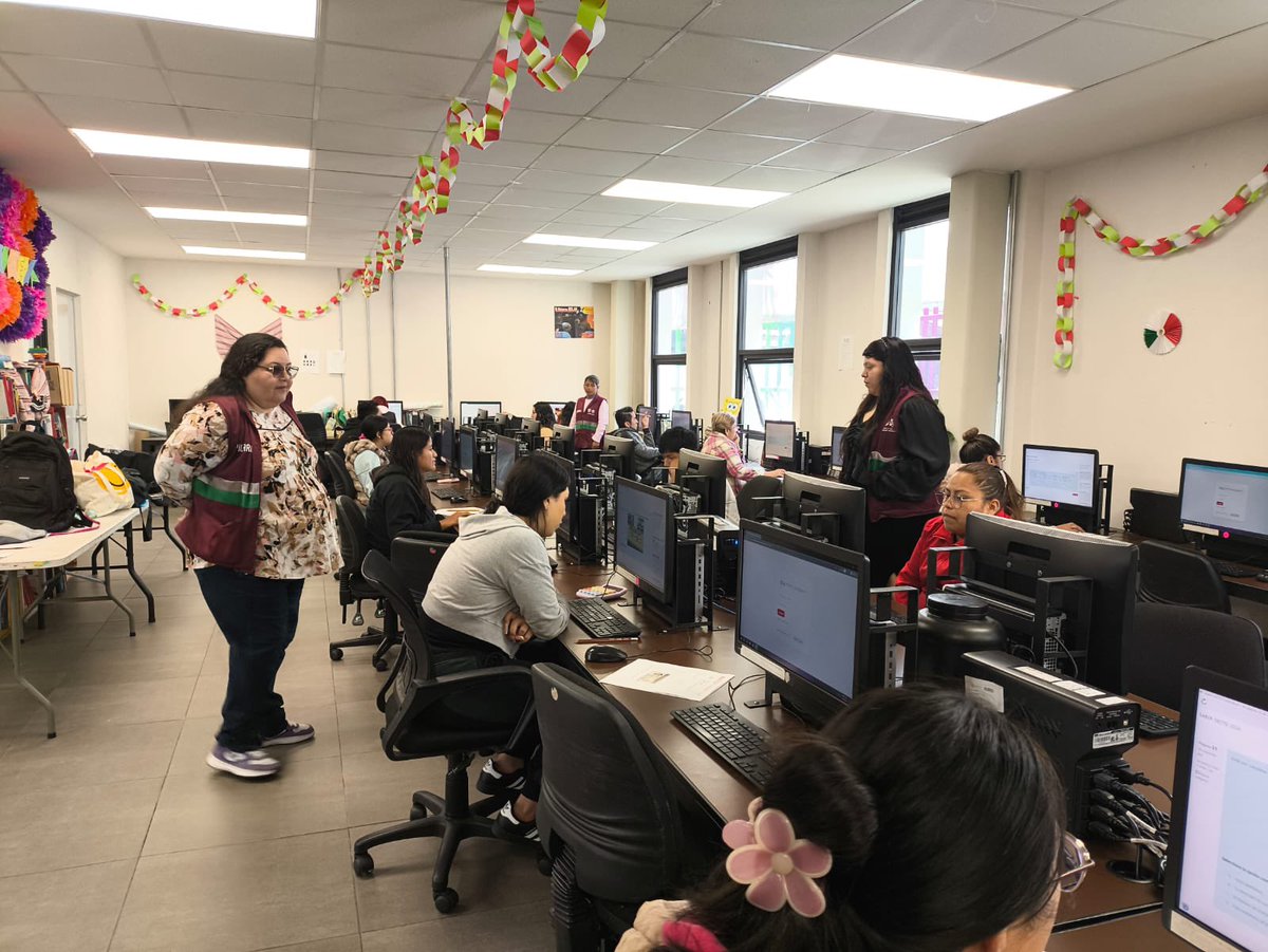 CdmxPilares's tweet photo. 📚✨ En los distintos #PILARES de la Ciudad de México se realiza la aplicación de la Prueba #SABERSECTEI, una oportunidad para que más personas fortalezcan sus conocimientos y continúen avanzando en sus metas educativas. 🎓🩷

Reconocemos el esfuerzo de quienes hoy participan y de todas las personas que hacen posible esta jornada. 🤝

En #PILARES seguimos apostando por una educación comunitaria que abre caminos, brinda herramientas y transforma vidas. ✨
