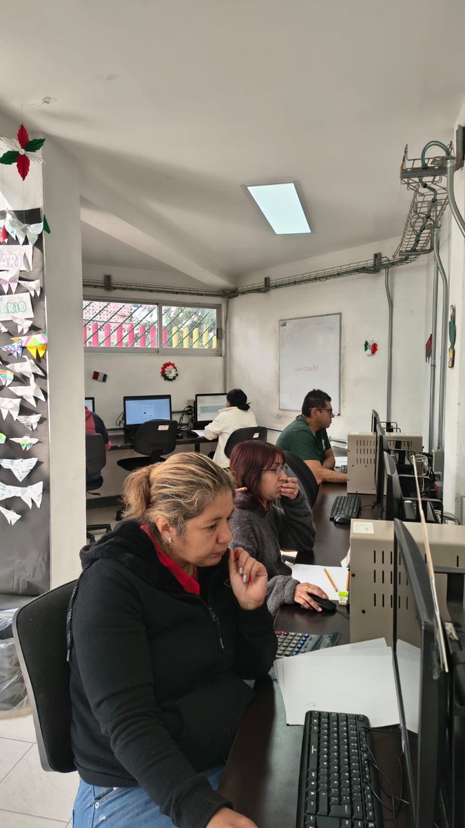 CdmxPilares's tweet photo. 📚✨ En los distintos #PILARES de la Ciudad de México se realiza la aplicación de la Prueba #SABERSECTEI, una oportunidad para que más personas fortalezcan sus conocimientos y continúen avanzando en sus metas educativas. 🎓🩷

Reconocemos el esfuerzo de quienes hoy participan y de todas las personas que hacen posible esta jornada. 🤝

En #PILARES seguimos apostando por una educación comunitaria que abre caminos, brinda herramientas y transforma vidas. ✨