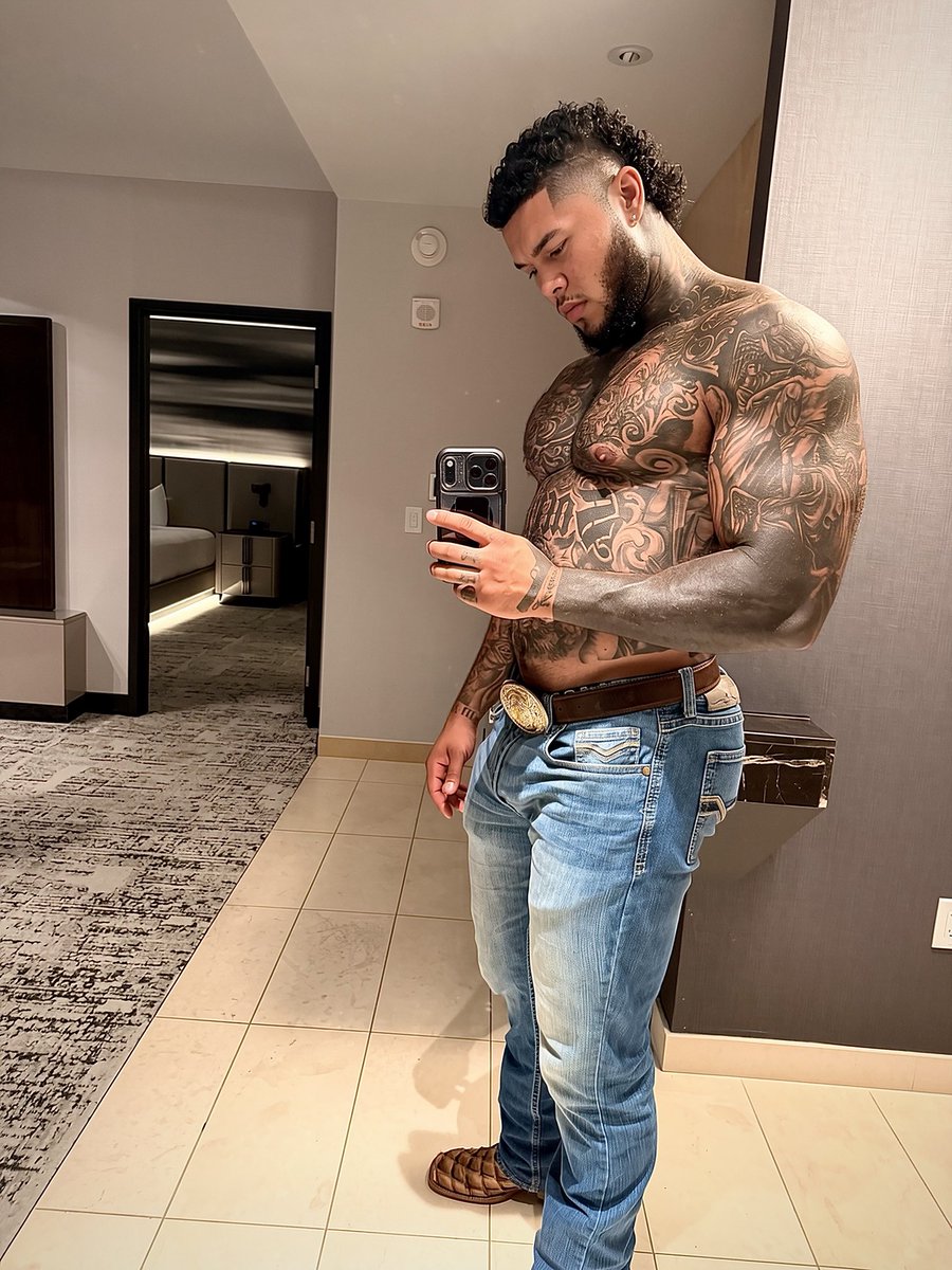pussyslayer440's tweet photo. Better with the jeans off https://t.co/Px00zptd9c