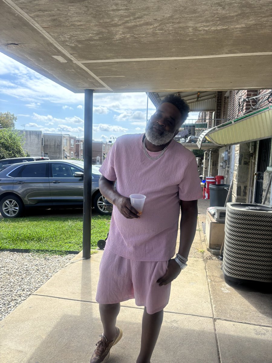 Ronmonroe_71's tweet photo. About to hit these Philly streets!!! https://t.co/0vvpxu4iWA
