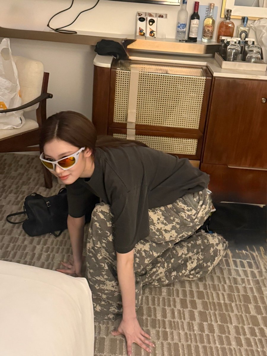 korbxisca's tweet photo. ถ่ายเล่นในโรงแรมเหมือนกัน แต่ว่า 😭😭😭 https://t.co/B7GLySogqh
