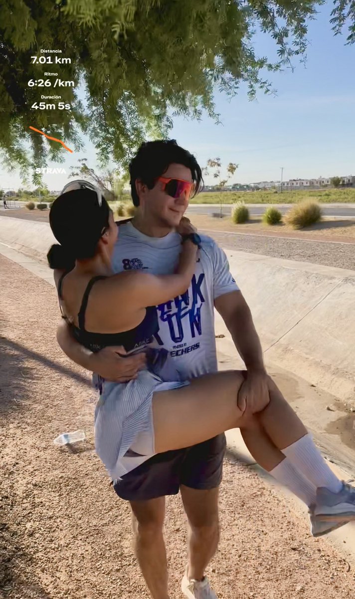 CrystalMuetones's tweet photo. Obligar a mis amigos a cargarme después de correr 100/10 😂 https://t.co/LLQrOpjSIY