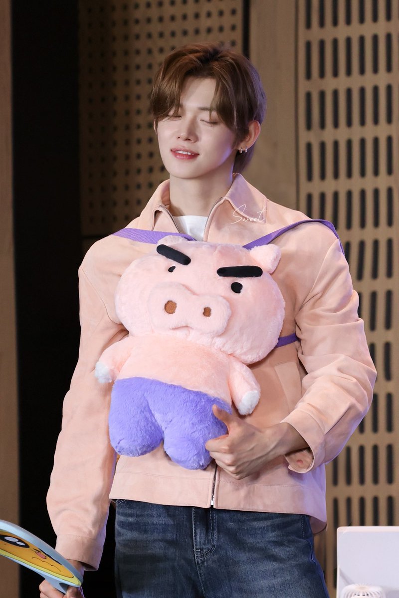 Wangtiantian2's tweet photo. HBD🦊🎂

#연준 #YEONJUN #ヨンジュン 
#TXT #TOMORROW_X_TOGETHER
#투모로우바이투게더 #투바투
#바다를닮은쭈니에게높은가을하늘을 https://t.co/ulglojdiaj