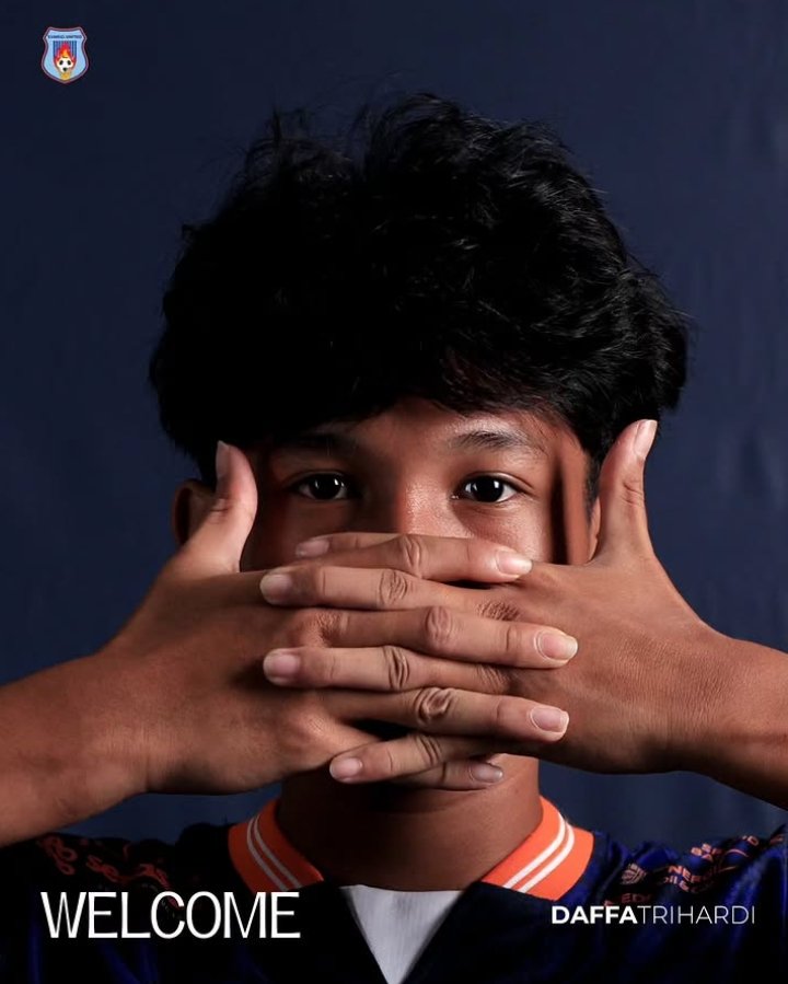 wunderkid_id's tweet photo. #PromotionTime
#SumselUnitedFC

Selain Wafa Habibiy, untuk Kasta Kedua Liga Indonesia musim ini, Sumsel United FC Palembang memberikan kesempatan promosi kepada 3 pemain Tim Muda nya ke Tim Utama yaitu Daffa Trihardi (2007), Pasha Andrio (2007) & Fajar Romadhon (2008). 

Ketiga pemain ini dipromosikan dari Tim U-19 Sumsel United FC yang berhasil menjuarai EPA Championship U-19 musim 2025-2026.

Berikut statistiknya pada musim lalu:

•AM-R-ST: Pasha Andrio (Way Kanan/30-4-2007/168 cm) - EPA Championship U-19 2025-2026:

☑️ 10 Laga (9 Starting 1 Cadangan)
⏱️ 689’ menit
⚽ 6 Gol (1 Brace)
🎯 14 Shot (9 On Target)
🅰️ 0 Assist
🔄 78 Passing (60 sukses)
⚔️ 5 Tekel
❎ 2 Intersepsi
☄️ 1 Sapuan
⚠️ 2 Kuning

•DM-CM: Muhammad Fajar Romadhon (15-10-2008) - EPA Championship U-19 2025-2026:

☑️ 12 Laga (11 Starting 1 Cadangan)
⏱️ 937’ menit
⚽ 0 Gol
🎯 6 Shot (2 On Target)
🅰️ 2 Assist
🔄 297 Passing (244 sukses)
⚔️ 8 Tekel
❎ 21 Intersepsi
☄️ 3 Sapuan
⚠️ 0 Kuning

•DM-CM-AM: Muhammad Daffa Trihardi (16-7-2007) - EPA Championship U-19 2025-2026:

☑️ 11 Laga (11 Starting)
⏱️ 893’ menit
⚽ 5 Gol (1 Brace)
🎯 8 Shot (7 On Target)
🅰️ 1 Assist
🔄 235 Passing (194 sukses)
⚔️ 7 Tekel
❎ 20 Intersepsi
☄️ 2 Sapuan
⚠️ 1 Kuning
