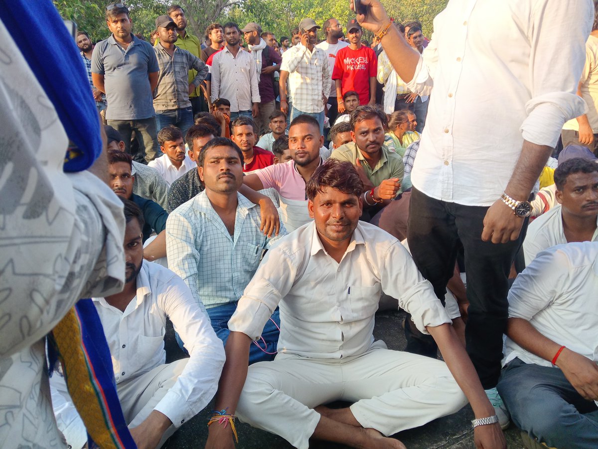 manoj076y's tweet photo. हम अपना अधिकार मांगते 
नहीं किसी से भीख मांगते 
पंचायत सहायकों को स्थाई करो स्थाई करो सम्मानजनक वेतन दो वेतन दो
#पंचायत_सहायक_संघर्ष 
@Mayawati
@BhimArmyChief 
@yadavakhilesh 
@myogiadityanath https://t.co/oOkukAimL7