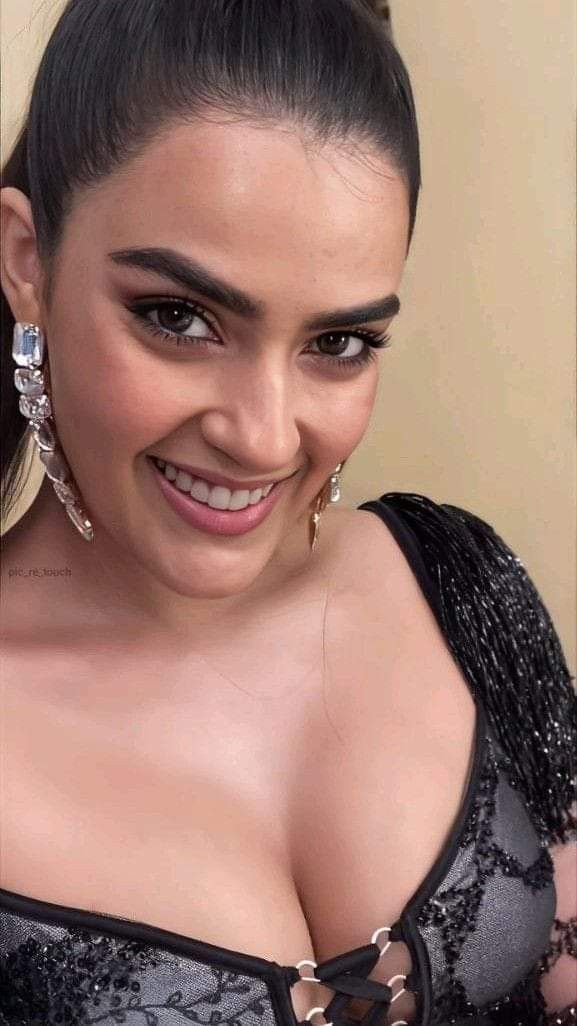 vishb09's tweet photo. Kavya Thapar 🔥👀
#KavyaThapar https://t.co/kGxfZFtRjp
