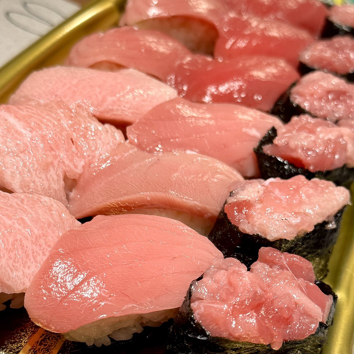 comamettimama's tweet photo. 3歳、ようやくマグロがたべられた〜（激しい食わず嫌い） https://t.co/UdHdqP1yn4