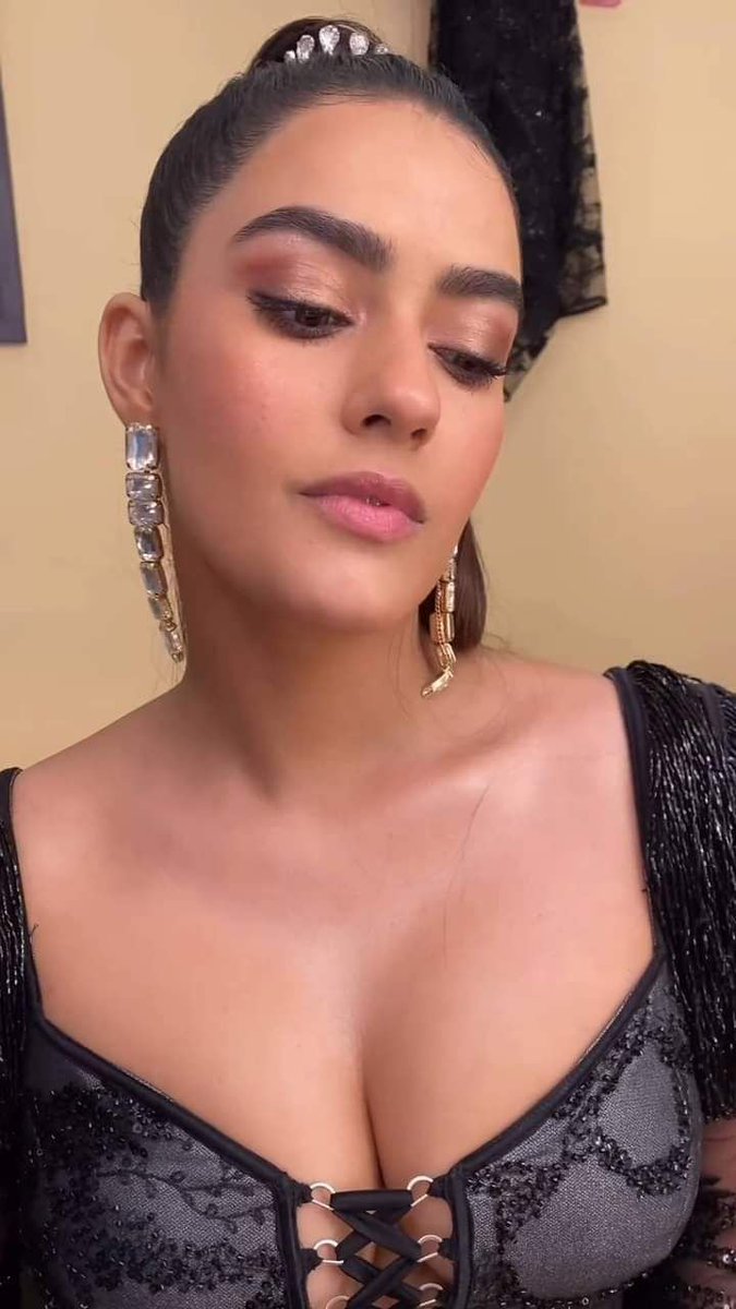 vishb09's tweet photo. Kavya Thapar 🔥👀
#KavyaThapar https://t.co/kGxfZFtRjp