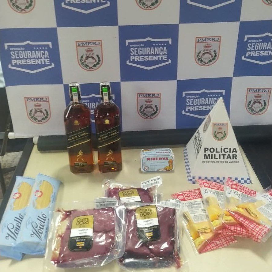 baudorio's tweet photo. ⚠️VEJA: Um homem foi preso em flagrante após tentar furtar uísques, carnes nobres e queijos de supermercado em Ipanema, na Zona Sul do Rio.

Participe: https://t.co/JAhIm11oaB https://t.co/q7BUKgppfW