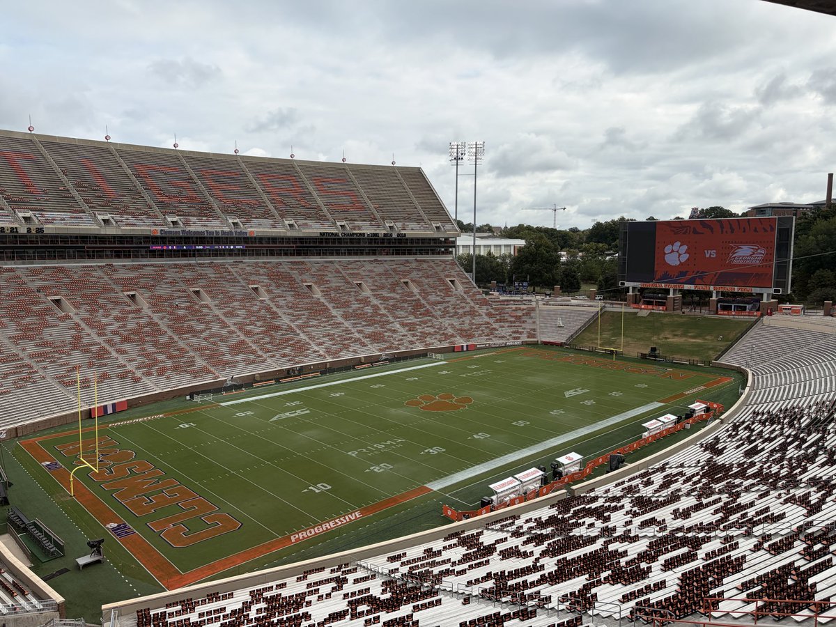 jordnwhite's tweet photo. Happy game day! Go Tigers! https://t.co/fT8orb5qHy