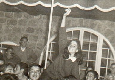 andres20ad's tweet photo. Ella es Reinalda; tenía 29 años y 6 meses de embarazo cuando fue detenida en 1976. La torturaron salvajemente. Hay testimonios que aseguran que, cuando la torturaban, podía verse al hijo moviéndose en el vientre. La asesinaron junto a su hijo. La derecha defiende a sus asesinos. https://t.co/6mtselP5E8