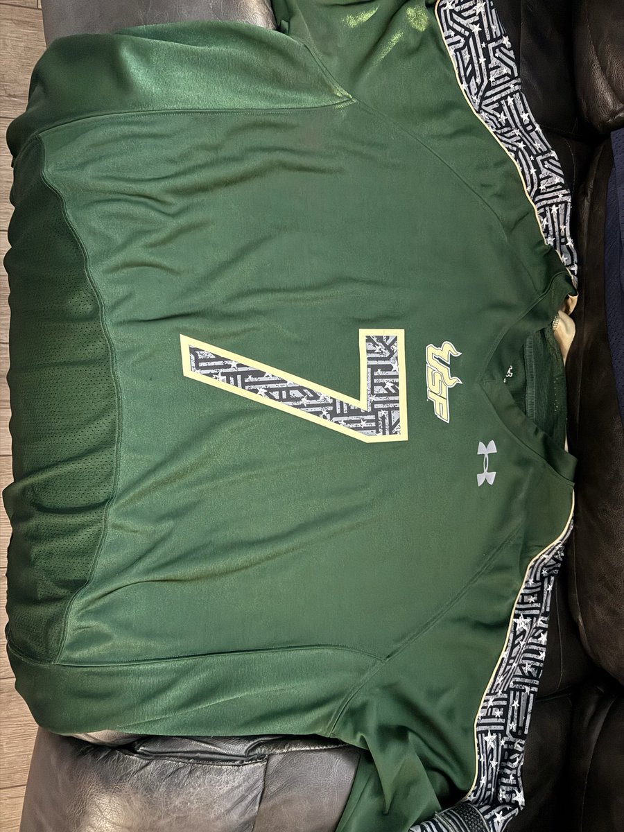 HengelJeff's tweet photo. In honor of USF playing at West Point today and 9/11 being yesterday, breaking out the USF Wounded Warriors jersey for today. Go Bulls! 🤘#GoBulls #HornsUp #USFTwitterHerd https://t.co/uiTBo8ajt1