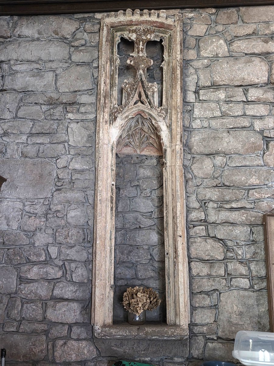 StBenedict21stC's tweet photo. For the feast day of the Holy Name of Mary, here is a beautiful niche which may have held her statue at Dymock church. This niche is lovely and even has traces of its decorative colour.

Sancta Maria, ora pro nobis! https://t.co/6sAo5yutsl