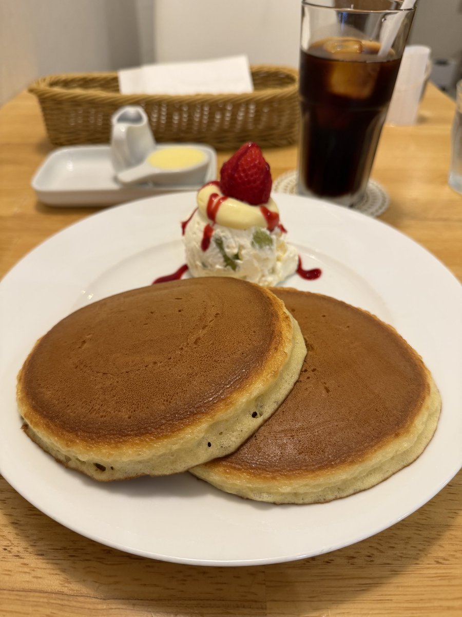 PancakesToshi's tweet photo. 9/8放送「マツコの知らない世界〜純喫茶ホットケーキと令和パンケーキの世界」

ホットケーキが紹介されたのは7店です。

実はホットケーキも好きで紹介されたところも含めて数百種類食べており、過去に投稿した写真を1枚にしました🥞

※Instagramの方では全部写真を投稿しました🥞

① ホットケーキパーラーFru-Full（赤坂）
② ルポーゼすぎ（八幡山）
③ 石釜bake bread 茶房 TAMTAM（神保町） 
④ ローズカフェ（亀戸）
⑤ ラッキー亀有2号店（亀有）
⑥ つるばみ舎（経堂）
⑦ 珈琲館（全国チェーン）

2枚目の「ホットケーキパーラーFru-Full」さんと3枚目の「ルポーゼすぎ」さんは、マツコさんがスタジオで食されました🥞

以上でご紹介は終了です🥞

明日から通常投稿をしていきますので引き続きよろしくお願いします🥞✨