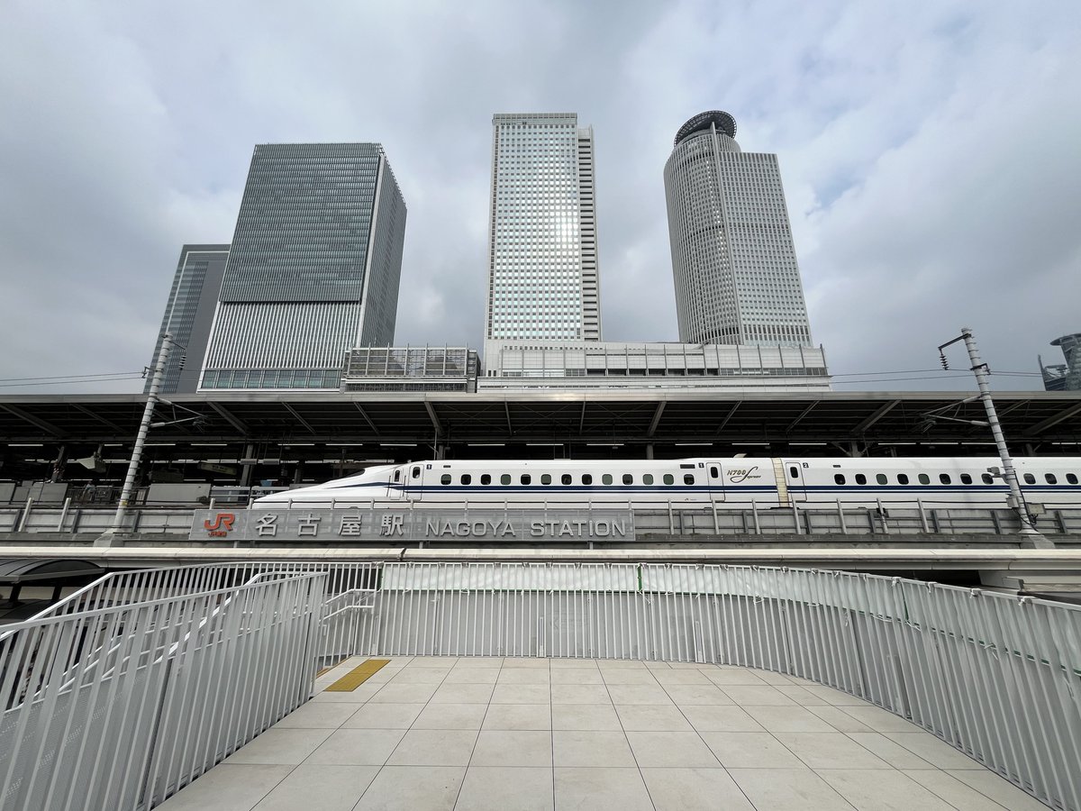 oinagoya's tweet photo. 名古屋駅西口に、展望デッキも完備の

新たな観光案内所がオープンしたよ～✨️ https://t.co/zP6LPOxso9