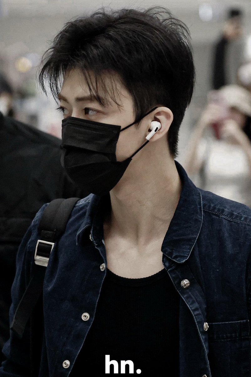 luminajaem's tweet photo. black haired undercut jaemin is just on another level https://t.co/RMx12wjwEr