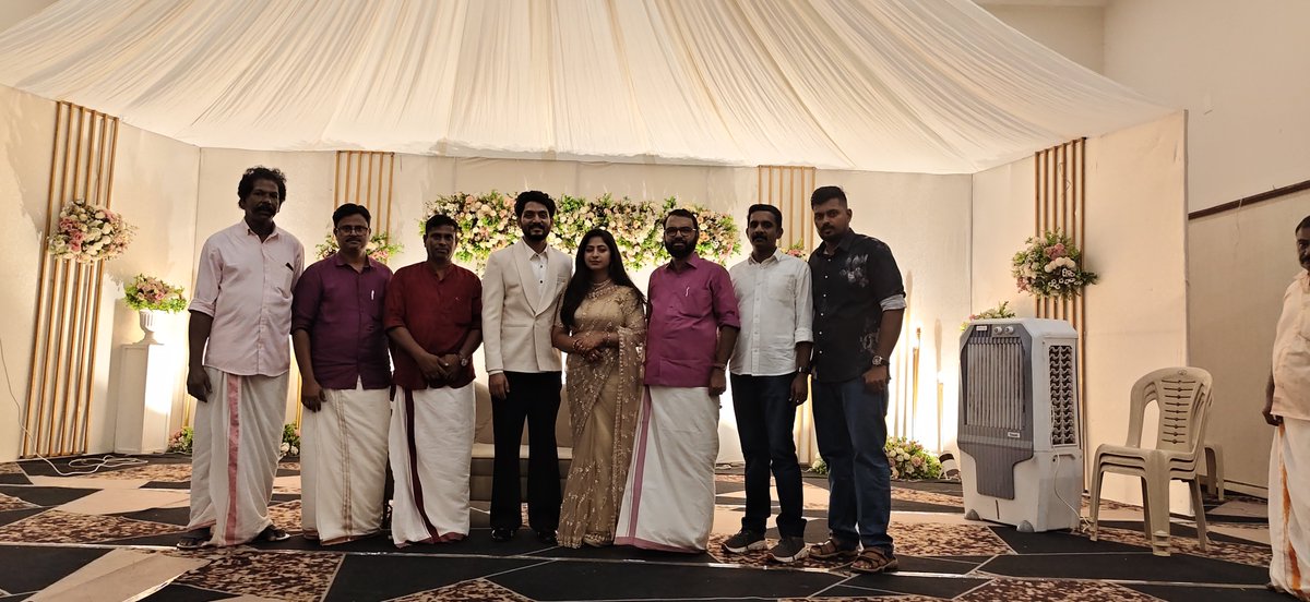 UnnikrishnanVi7's tweet photo. പ്രിയപ്പെട്ട കൻമനം തെക്കും മുറി നാരായണേട്ടന്റെ മകന്റെ വിവാഹ സൽക്കാര ചടങ്ങിൽ പങ്കെടുത്തു..... https://t.co/8ZfyFVTMmw