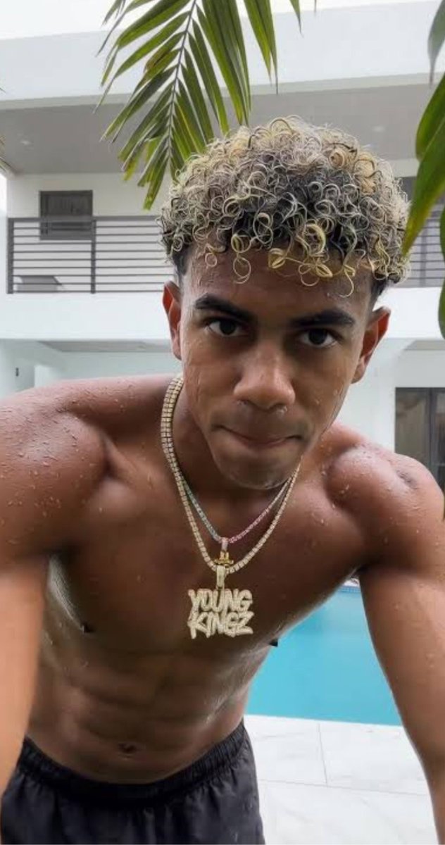 cumshotspl22's tweet photo. #lamine cada dia ele esta maior , mais forte e mais gostoso 🔥❤️😋 https://t.co/FfS4B76EaH