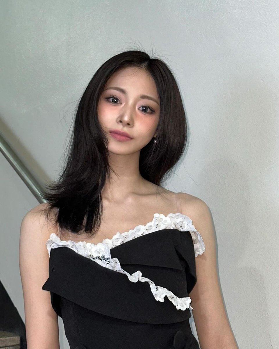 todayintwice's tweet photo. 2 years ago today, TZUYU posted these photos on Instagram. https://t.co/9OkQMoBsTM