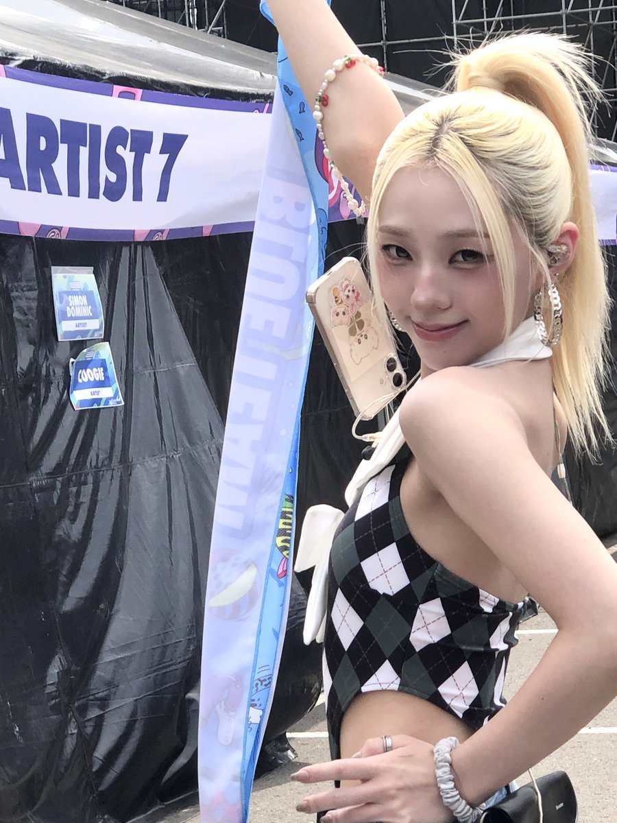 I_m_chillin's tweet photo. WATERBOMB KAOHSIUNG💦❤️‍🔥

#ICHILLIN #아이칠린 #CHAERIN #채린 https://t.co/4BgZqbNlhc
