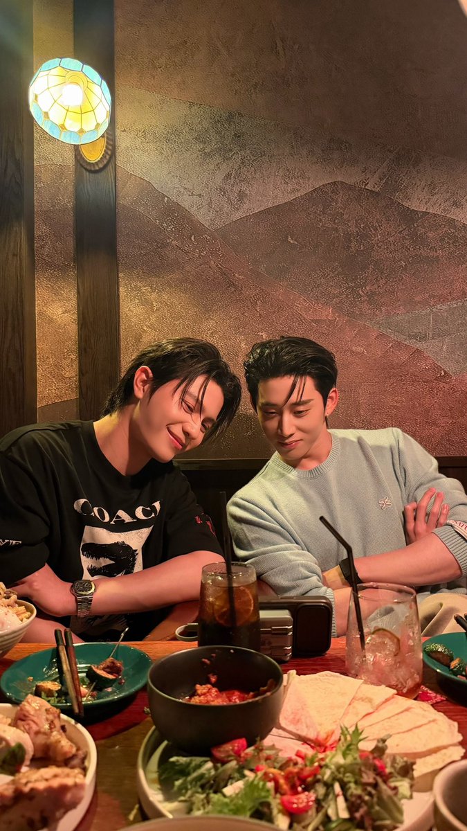Maque51171's tweet photo. ดีน มอธ ยิ้มไรกันอ่ะ ...

 #YouManiacSeriesEP3 https://t.co/qEy9sNVFpH